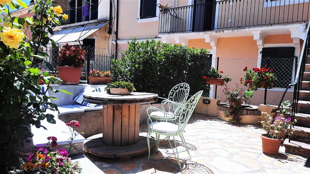 Vonkajšia záhrada v ubytovaní thomais house corfu