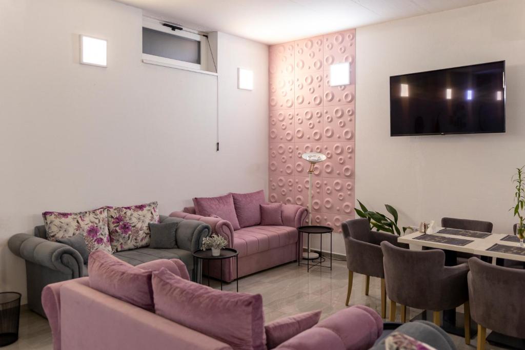 Posezení v ubytování Garni Hotel 11tica DM