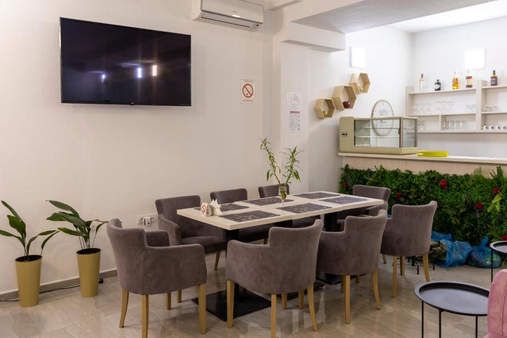 TV a/nebo společenská místnost v ubytování Garni Hotel 11tica DM