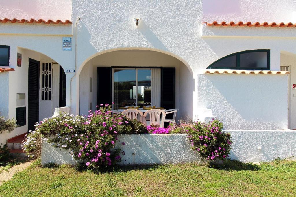 Charming Villa by SAPvillas