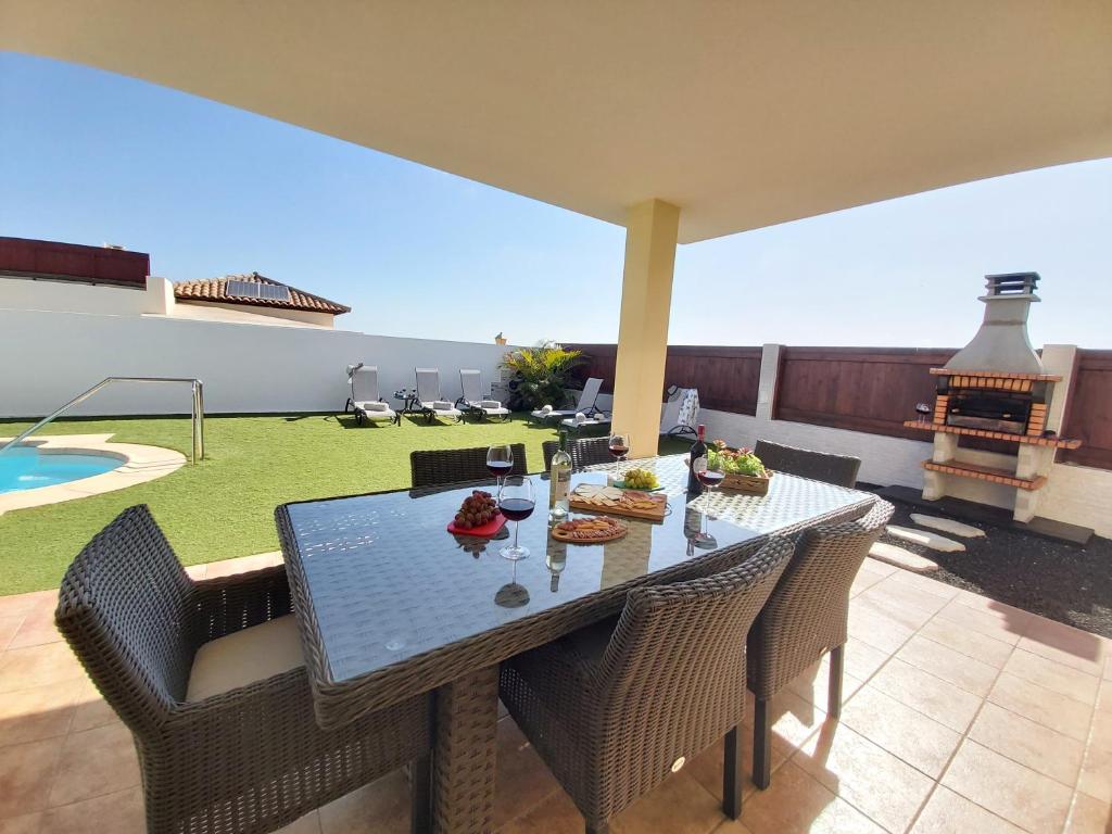 Bazén v ubytování Villa Thais, private heated pool, ideal for your holidays in Caleta de Fuste nebo v jeho okolí
