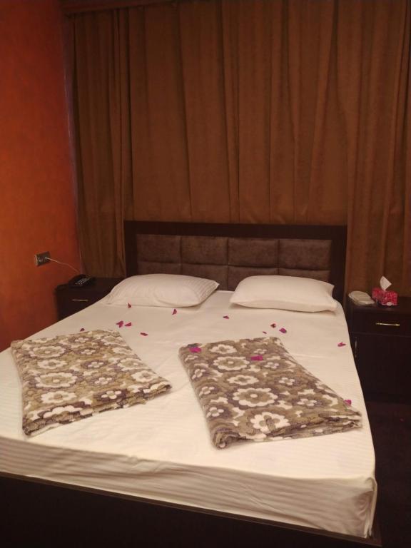 Postel nebo postele na pokoji v ubytování HOTEL N1