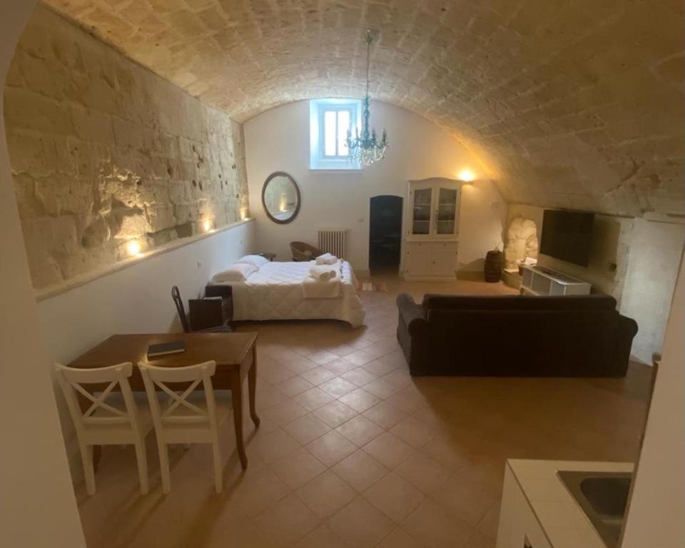 a large living room with a bed and a couch at Le Case Nuove Room in Matera