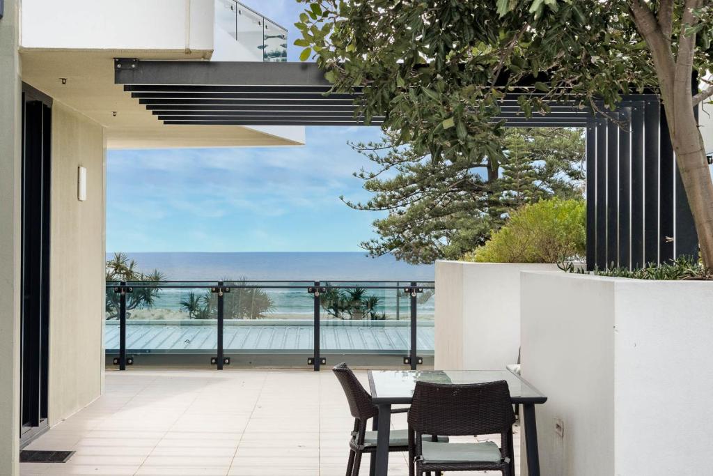 Balkón nebo terasa v ubytování Iconic Kirra Beach Resort