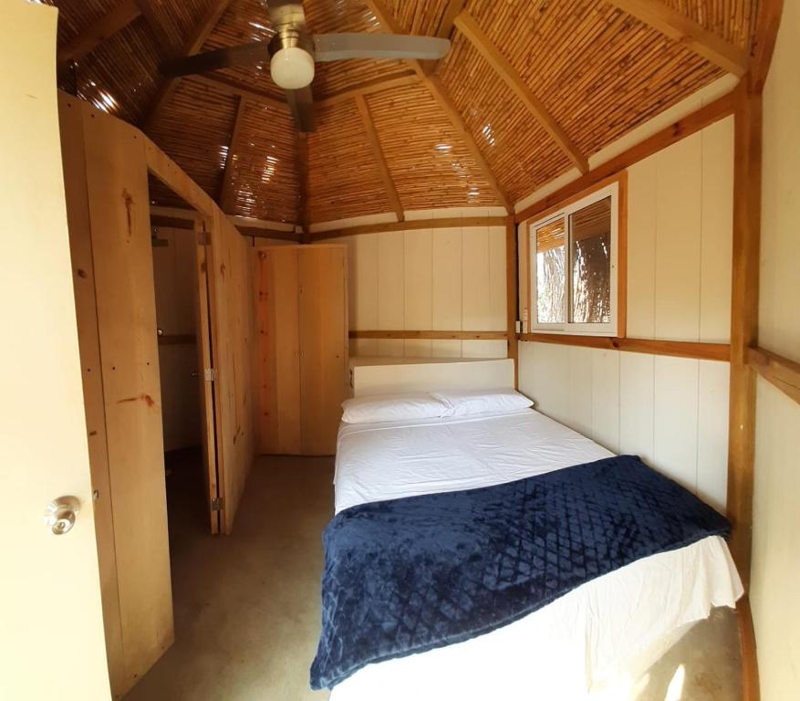 a bedroom with a bed in a room with a ceiling at Bugambilias Alojamiento in Brisas de Zicatela