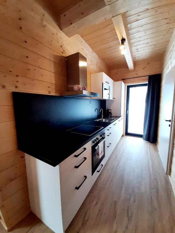 Kuchyňa alebo kuchynka v ubytovaní Alpenchalets Nassfeld