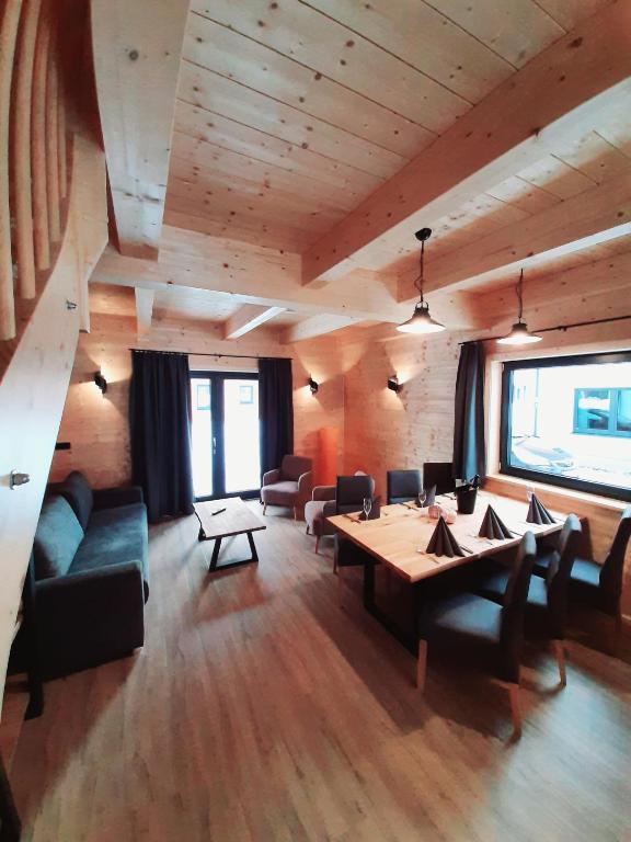 Posedenie v ubytovaní Alpenchalets Nassfeld