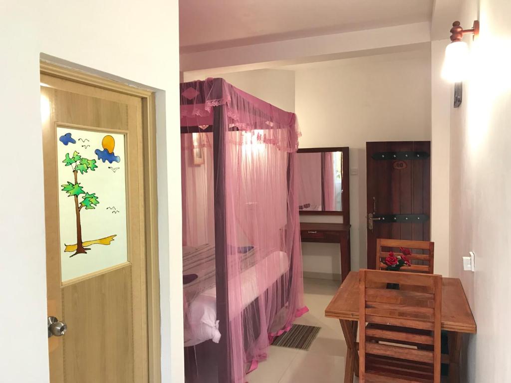 Postel nebo postele na pokoji v ubytování Adams Peak Inn