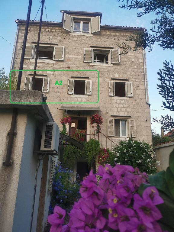Budova, v ktorej sa apartmán nachádza