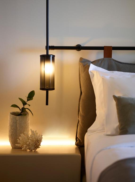 Postel nebo postele na pokoji v ubytování Collini Hotel Mykonos