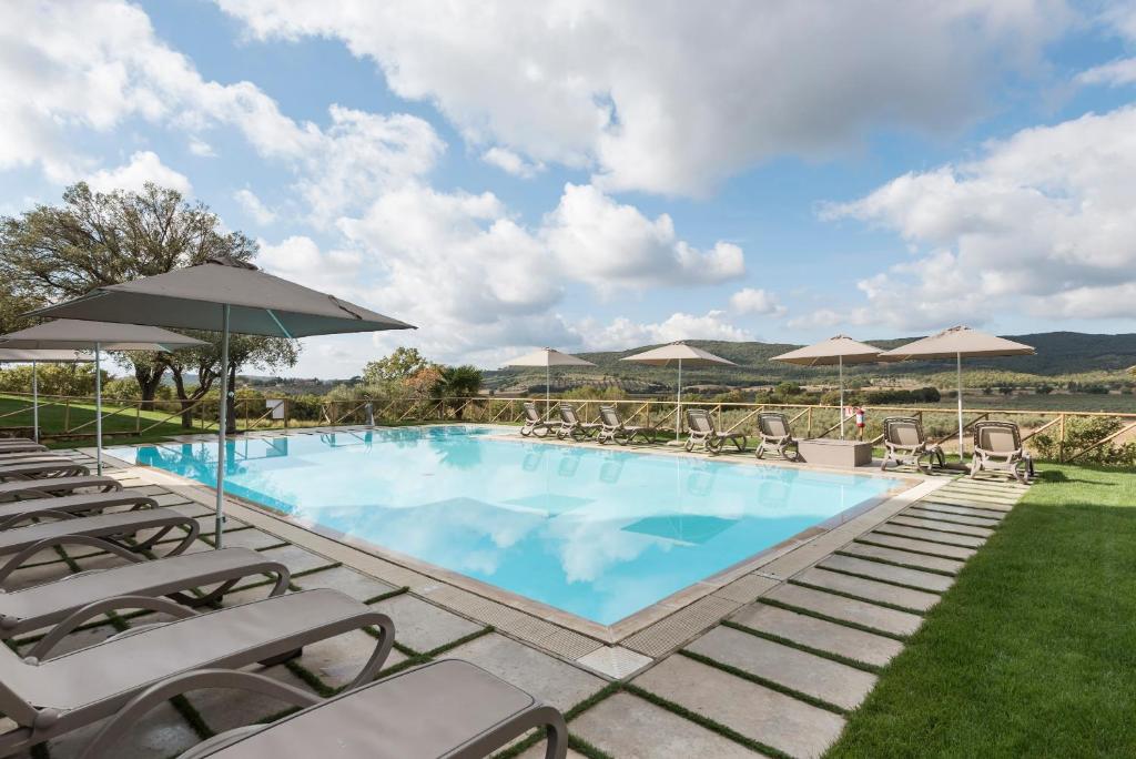 Bazén v ubytovaní Agriresort La Colombaia alebo v jeho blízkosti