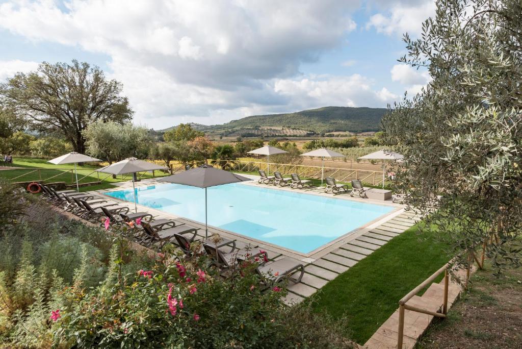 Bazén v ubytovaní Agriresort La Colombaia alebo v jeho blízkosti