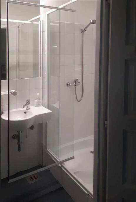 Kúpeľňa v ubytovaní Modern stylish 2 bedroom holiday apartment