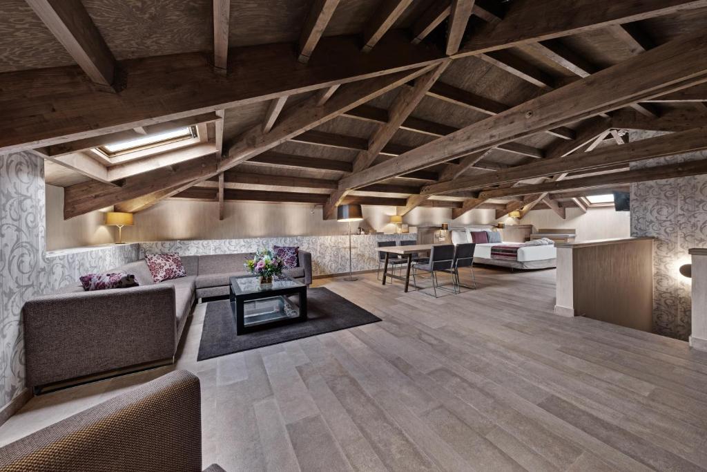 A kitchen or kitchenette at Castilla Termal Monasterio de Valbuena