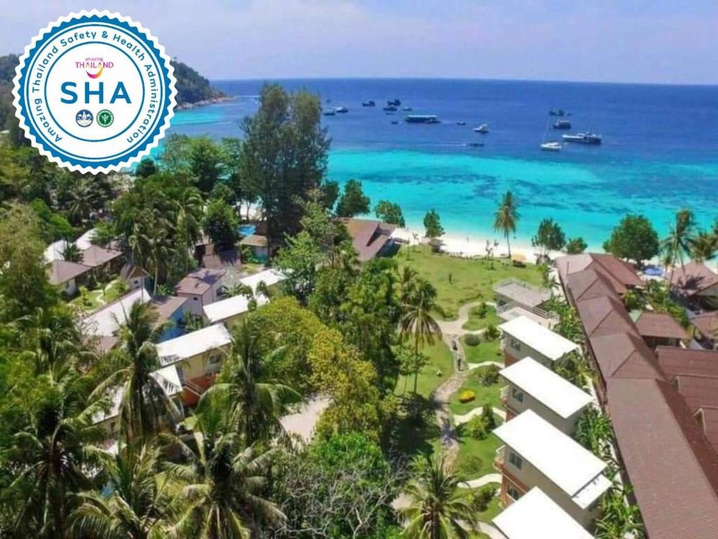 Blick auf den Strand im Resort sha mana in der Unterkunft Z-Touch Lipe Island Resort in Ko Lipe