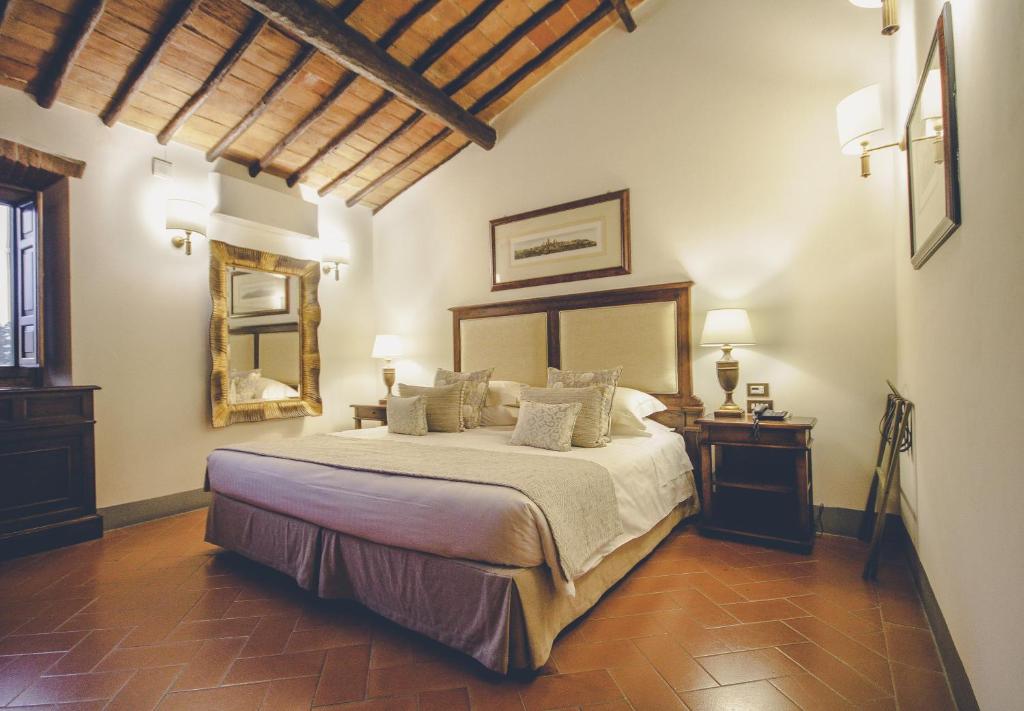 A bed or beds in a room at Capannelle Wine Resort