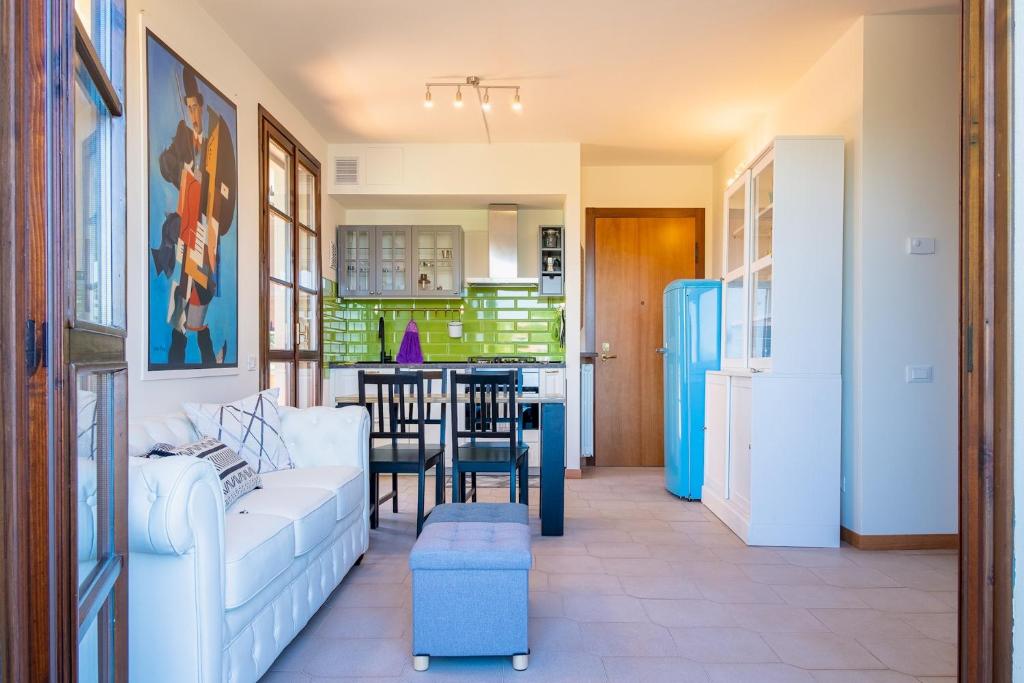 A kitchen or kitchenette at La Casa Sul Porto - Italian Homing