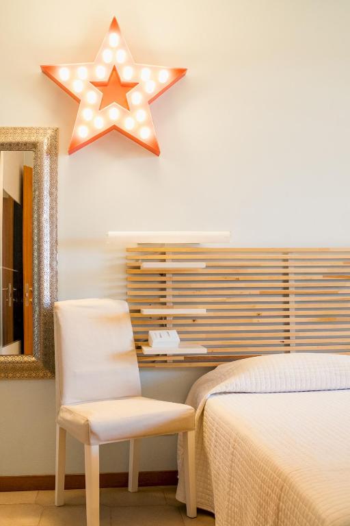 A bed or beds in a room at La Casa Sul Porto - Italian Homing