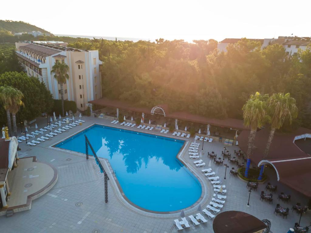 The swimming pool at or close to Armas Kaplan Paradise
