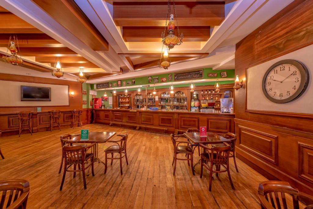 The lounge or bar area at Armas Kaplan Paradise