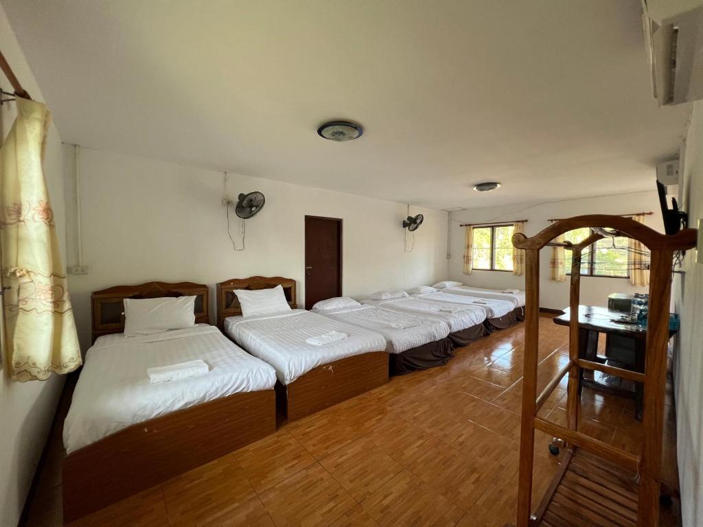Putan-namsai Resort - Sala Familiar Con Baño Privado