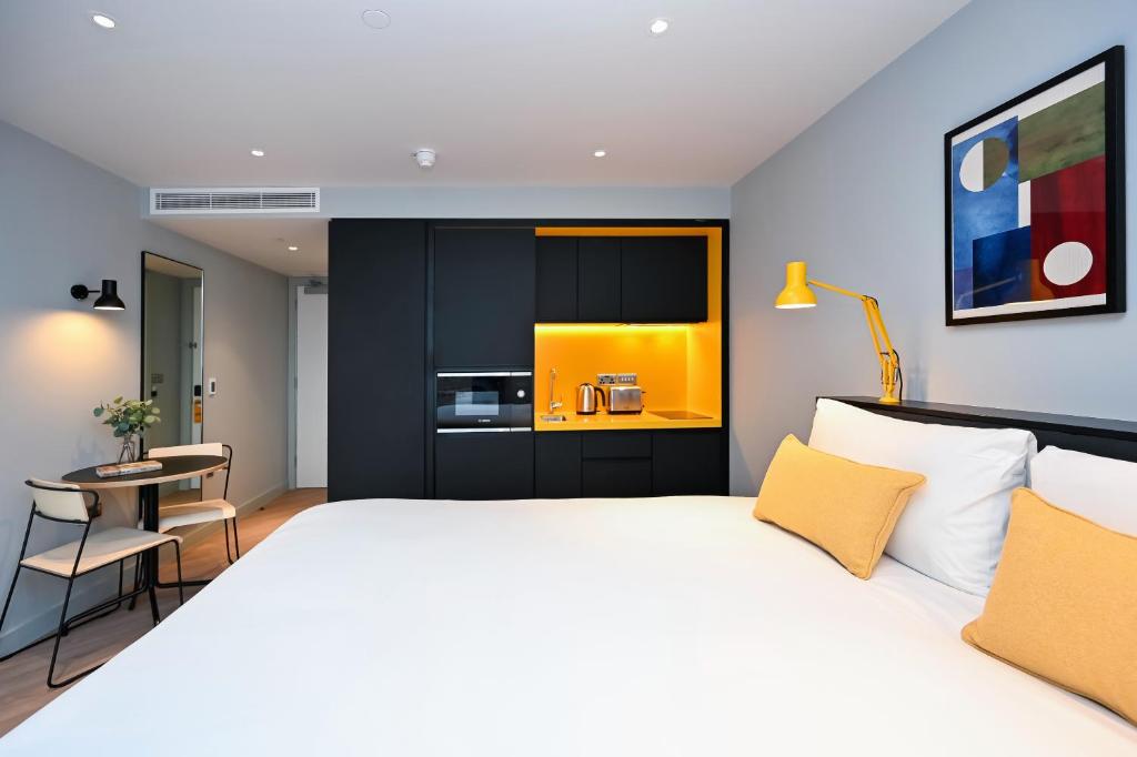 Postel nebo postele na pokoji v ubytování Staycity Aparthotels Dublin Mark Street