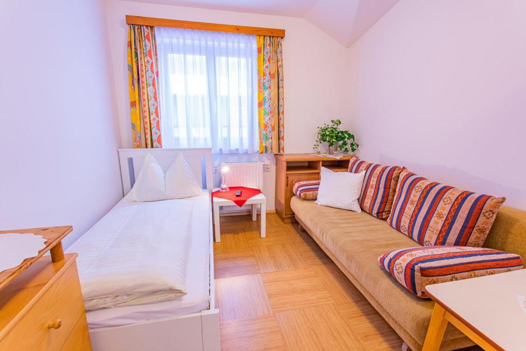 Postel nebo postele na pokoji v ubytování Landhaus Tritscher