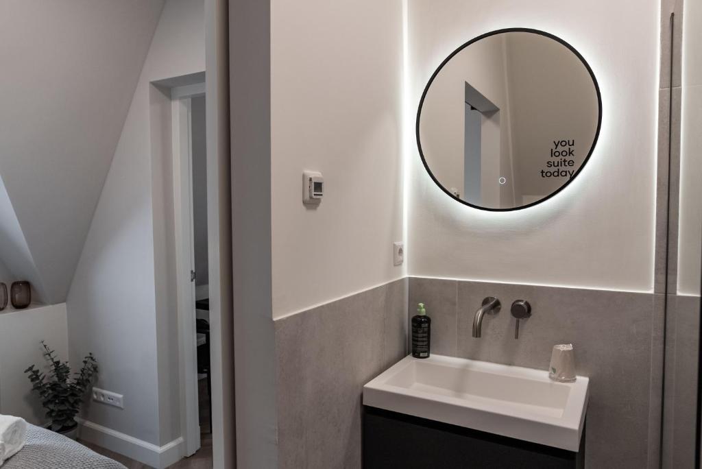 Limehome The Hague Keizerstraat - Resim 13