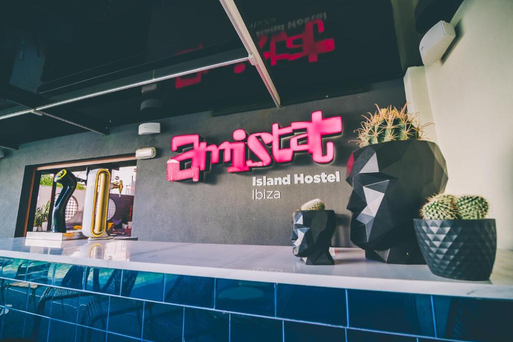 Amistat Island Hostel Ibiza - ALBERGUE JUVENIL, San Antonio ...