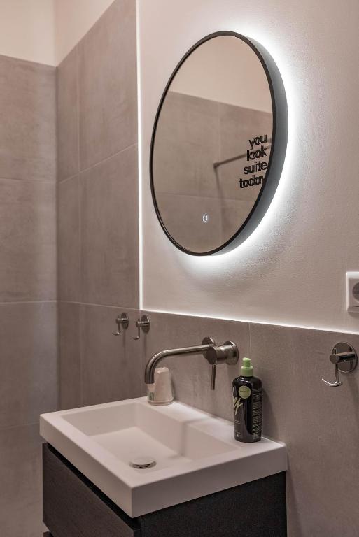 Limehome The Hague Keizerstraat - Resim 34