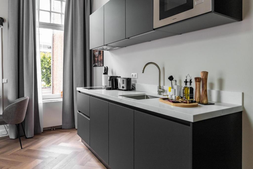 Limehome The Hague Keizerstraat - Resim 19