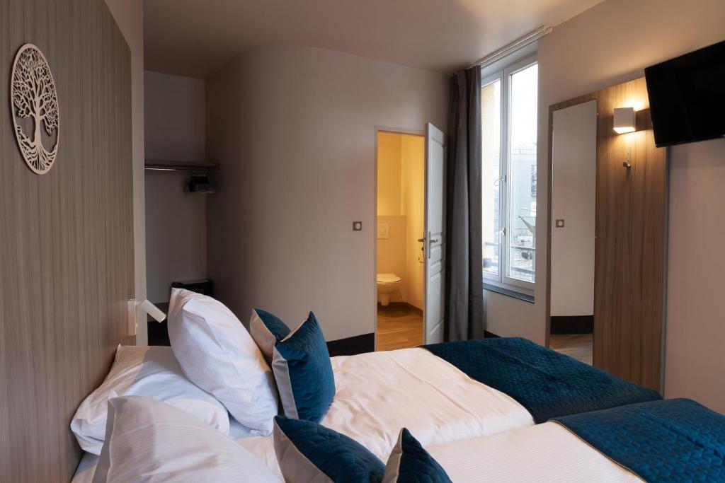 Postel nebo postele na pokoji v ubytování Hôtel Nancy Gare-Congrés