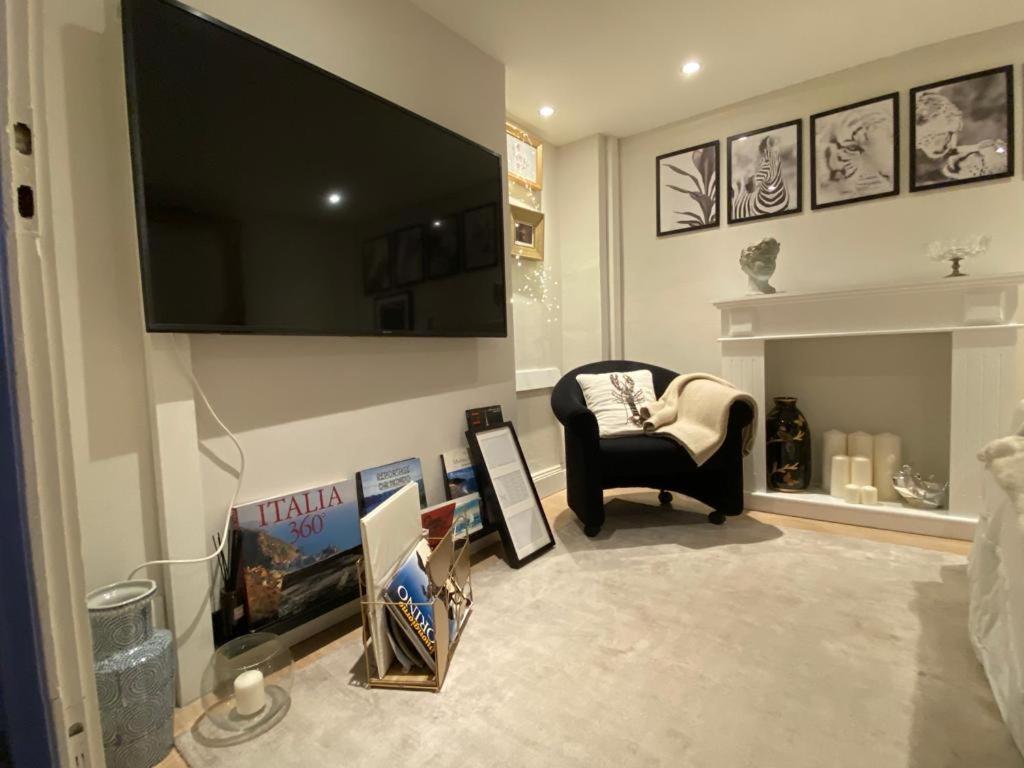 A television and/or entertainment centre at Appartamento Torino Centro