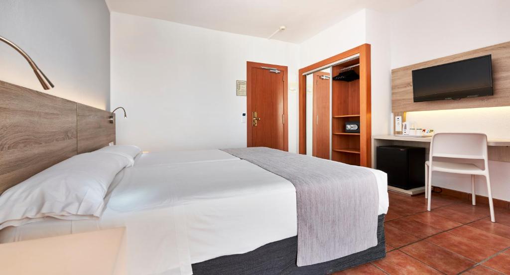 Globales Los Delfines, Cala en Blanes – Updated 2023 Prices