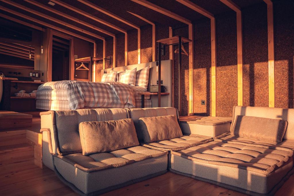 a living room with a couch and a bed at Charm Nature in Azoia