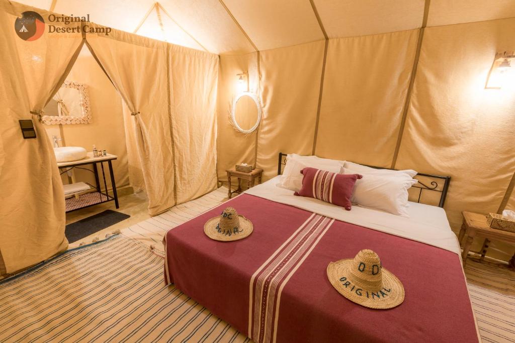 Postel nebo postele na pokoji v ubytování Original Desert Camp