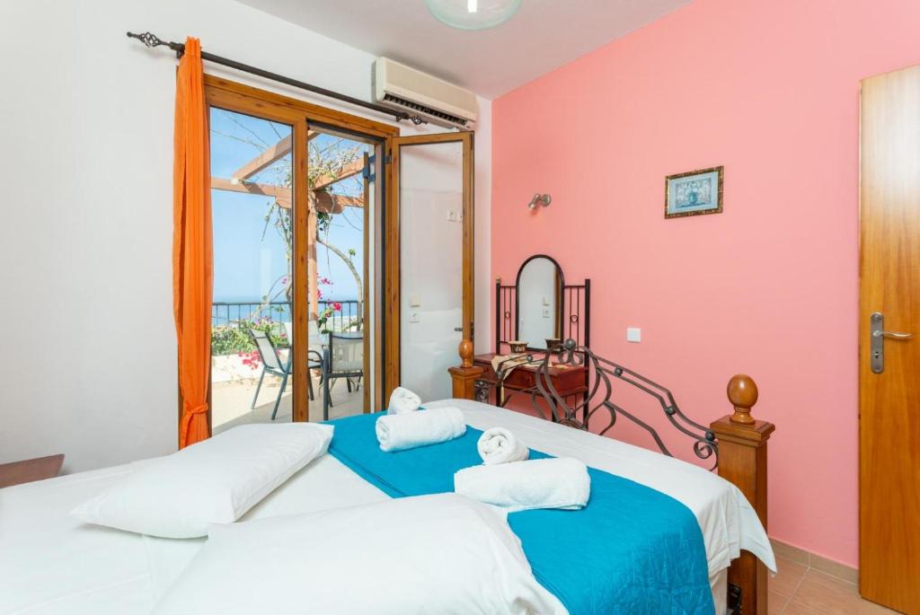 A bed or beds in a room at Villa Garifallia