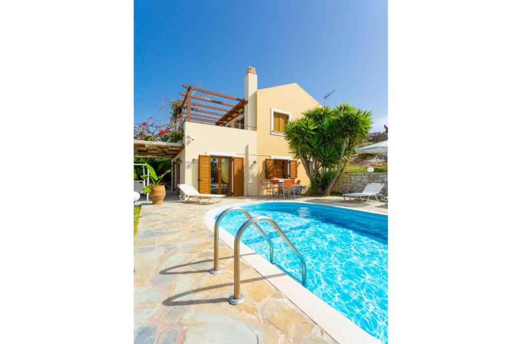 The swimming pool at or close to Villa Garifallia