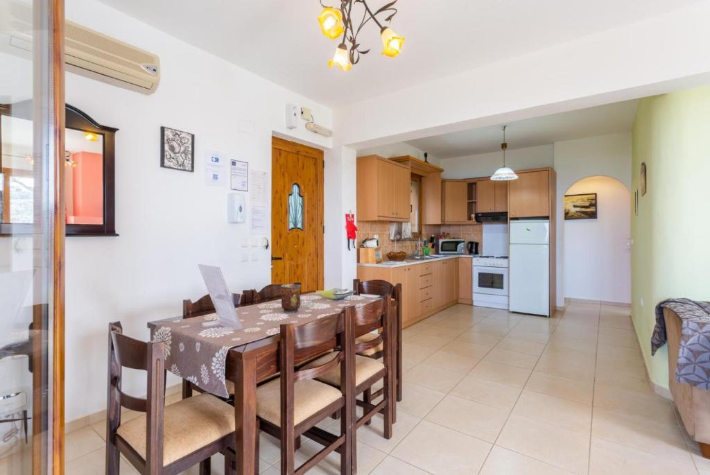 A kitchen or kitchenette at Villa Garifallia