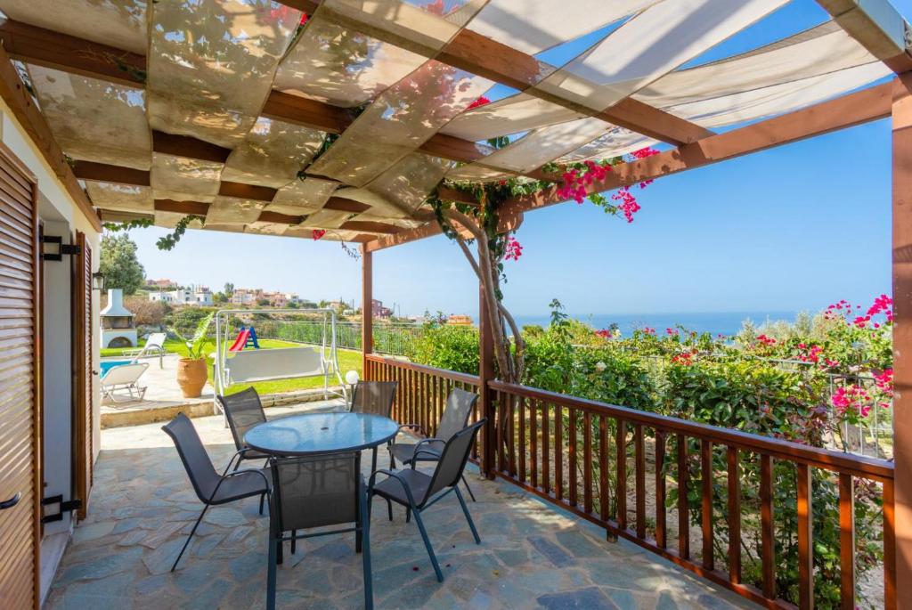 A balcony or terrace at Villa Garifallia