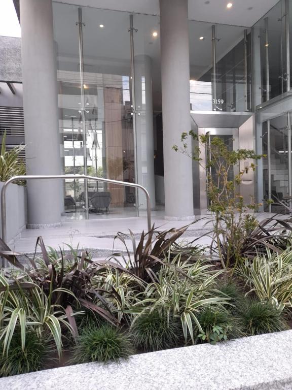 a building with a bunch of plants in front of it at Malala departamento en Santa Fe - ALOJAMIENTO DE CALIDAD in Santa Fe