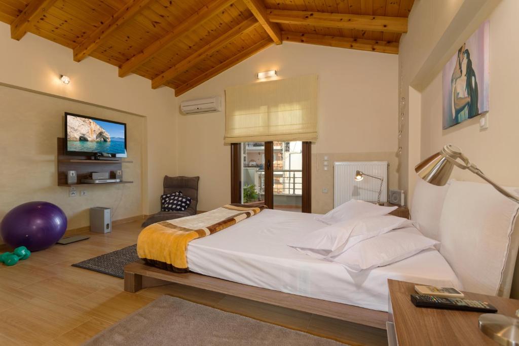 Televízia a/alebo spoločenská miestnosť v ubytovaní Evdokia's Home