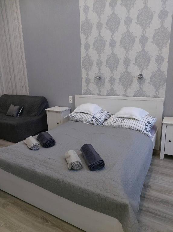 Łóżko lub łóżka w pokoju w obiekcie Pompár Belvárosi Apartman