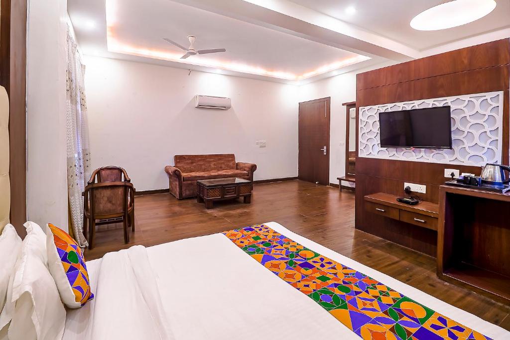 TV a/nebo společenská místnost v ubytování FabHotel Swess Grand