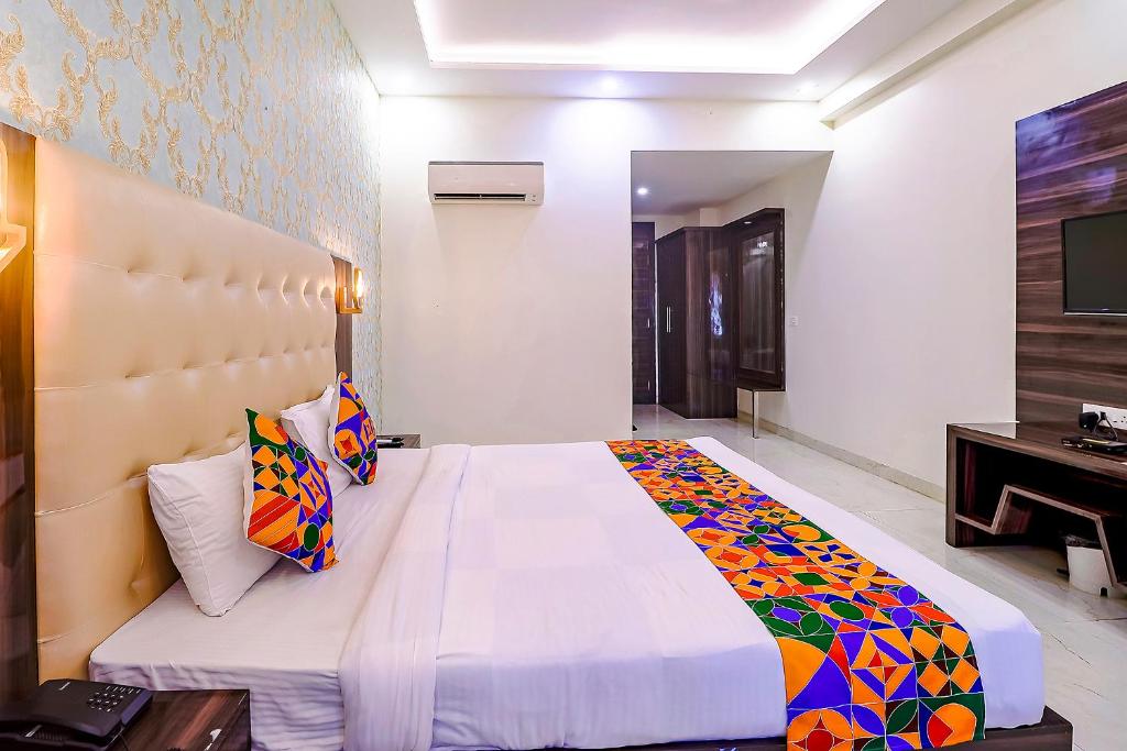 Postel nebo postele na pokoji v ubytování FabHotel Swess Grand