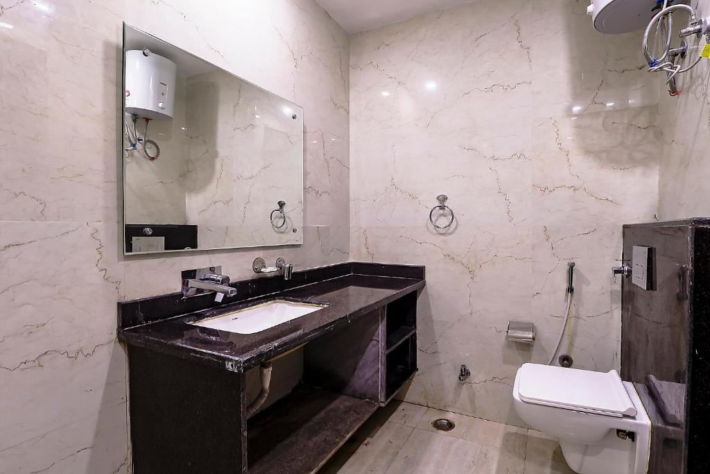 Koupelna v ubytování FabHotel Swess Grand