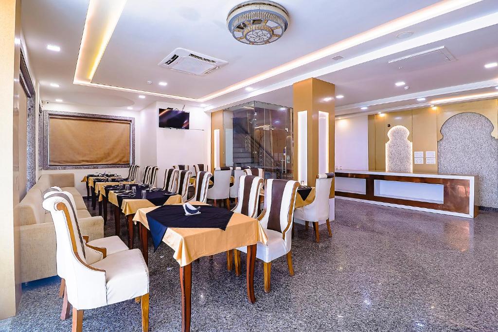 Posezení v ubytování FabHotel Swess Grand