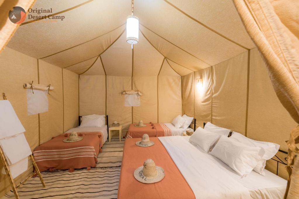 Postel nebo postele na pokoji v ubytování Original Desert Camp