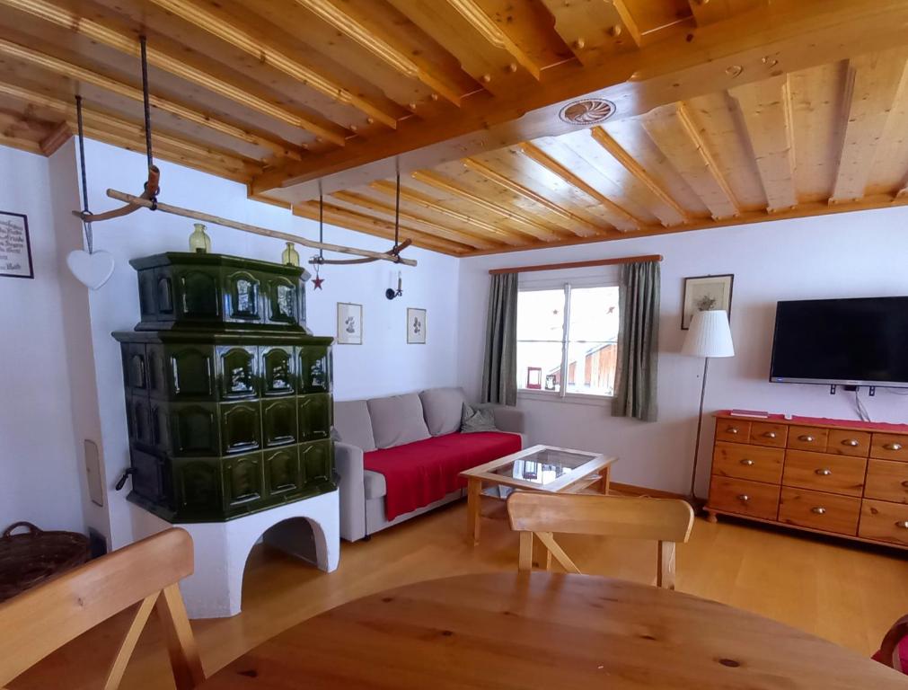 a living room with a couch and a table at Haus Familie Säckl in Altaussee