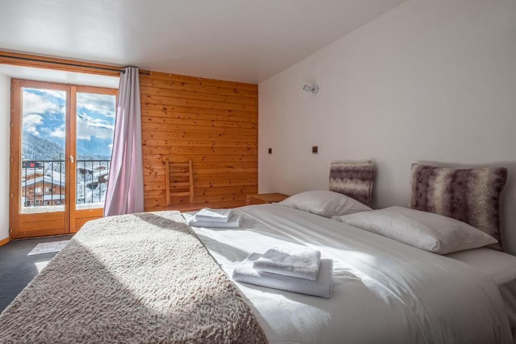 a bedroom with a large bed and a window at résidence La Chapelle in Chamonix